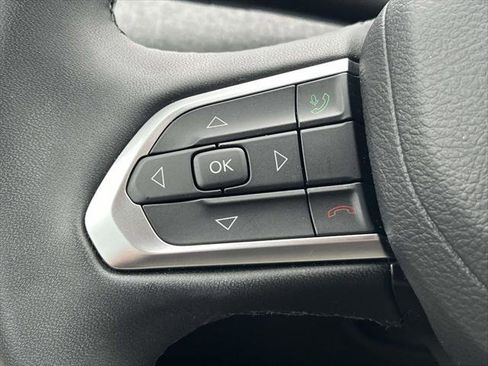 Used 2024 Jeep Compass Latitude image 21