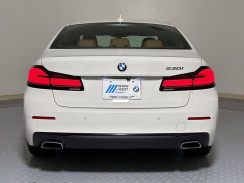 Used 2023 BMW 530i w/ Premium Package RWD image 8
