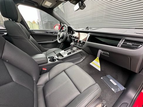 Used 2026 Porsche Macan Turbo AWD/4WD image 38