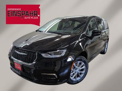 New 2026 Chrysler Pacifica Select