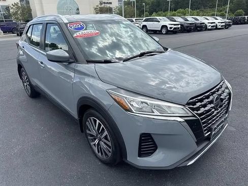 Used 2021 Nissan Kicks SV FWD image 1