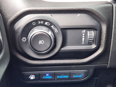 Used 2024 Jeep Wrangler Unlimited image 24