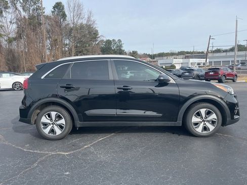 Used 2022 Kia Niro LX image 2