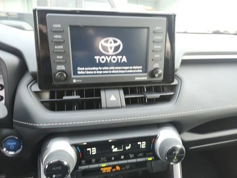 Used 2022 Toyota RAV4 XLE image 10