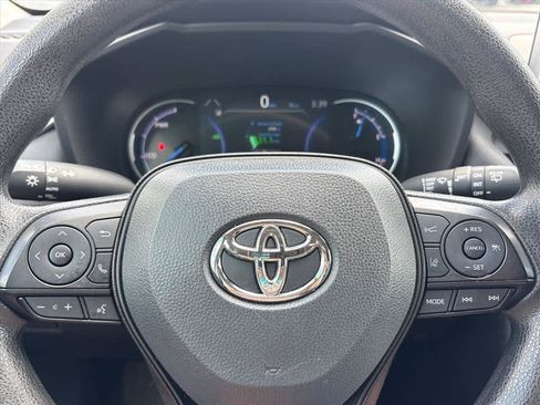 Used 2025 Toyota RAV4 XLE AWD/4WD image 17