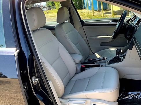 Used 2019 Volkswagen Golf Alltrack S image 10