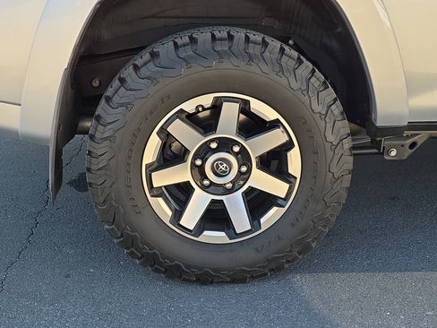 Used 2019 Toyota 4Runner TRD Off-Road image 10