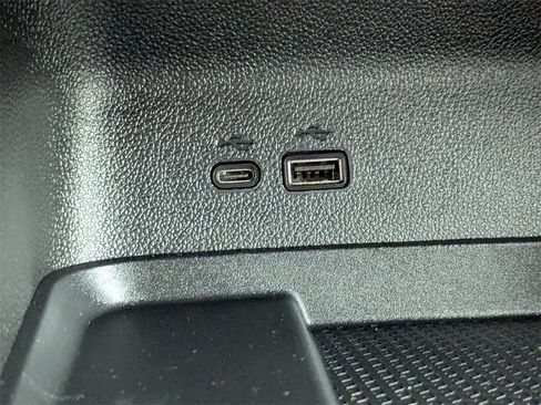 Used 2025 Chevrolet Traverse LT image 22