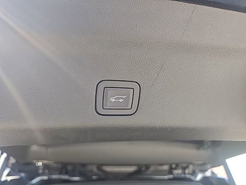 Used 2025 GMC Yukon XL Denali Ultimate AWD/4WD image 7