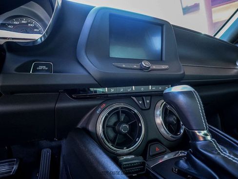 Used 2020 Chevrolet Camaro LT image 33