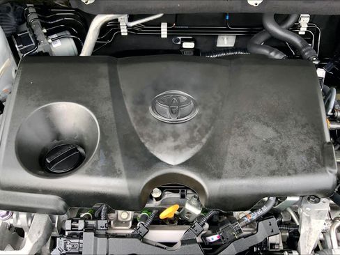 Used 2021 Toyota RAV4 XLE image 31