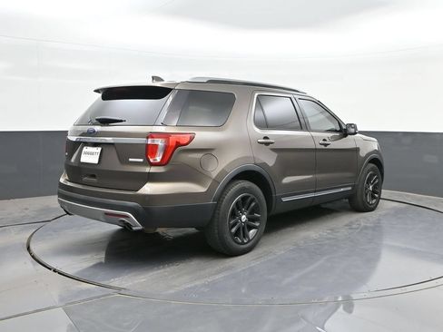 Used 2016 Ford Explorer XLT w/ Equipment Group 202A FWD image 11