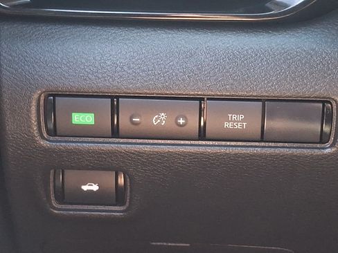 Used 2021 Nissan Sentra SV FWD image 25