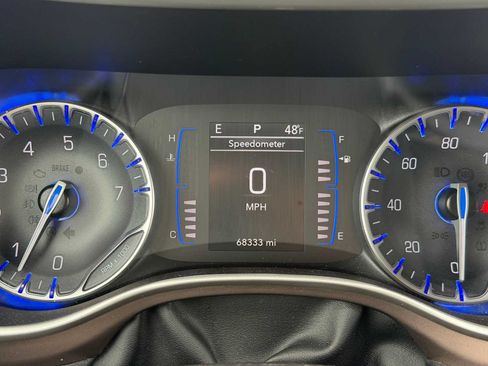 Used 2023 Chrysler Voyager LX FWD image 3