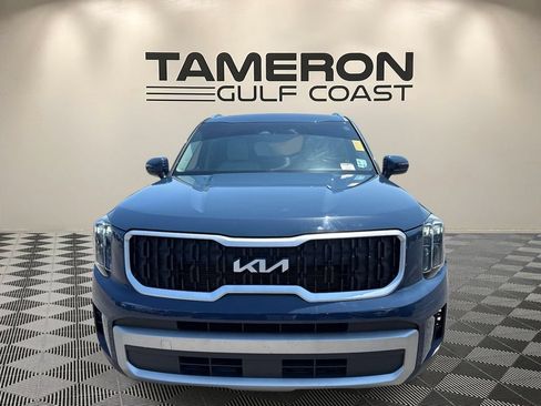 Used 2023 Kia Telluride EX w/ EX Captain's Chair Package FWD image 2