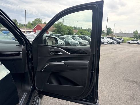 Used 2023 Cadillac Escalade ESV Sport AWD/4WD image 19