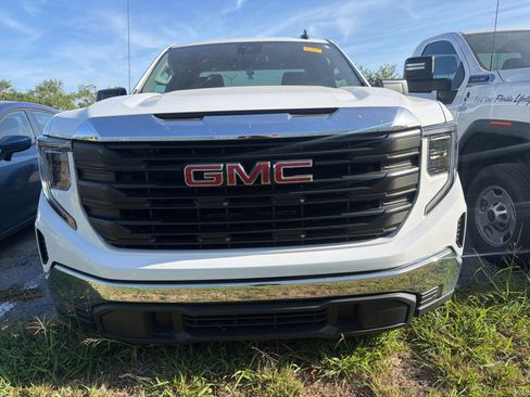 Used 2024 GMC Sierra 1500 Pro w/ Pro Value Package image 2