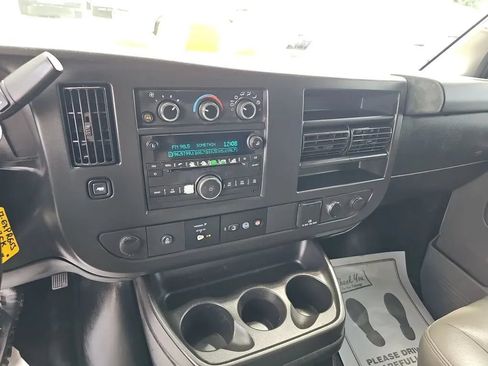 Used 2017 Chevrolet Express 3500 Extended RWD image 8