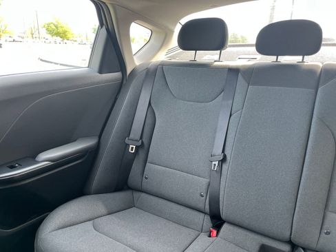 Used 2025 Kia K4 LXS image 38
