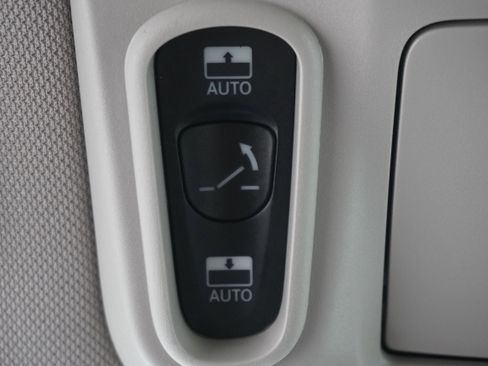 Used 2018 Chrysler Pacifica Limited w/ Tire & Wheel Group image 28