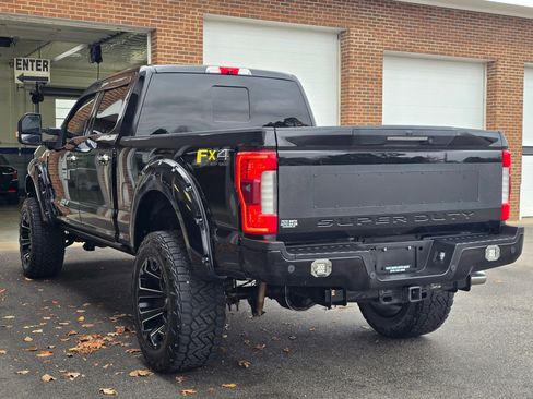 Used 2017 Ford F250 Platinum w/ Platinum Ultimate Package image 9