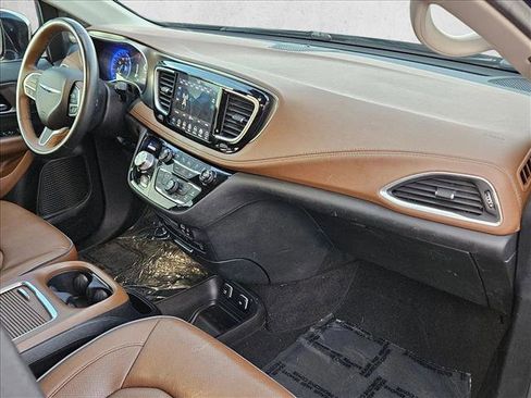 Used 2018 Chrysler Pacifica Limited w/ Tire & Wheel Group image 27