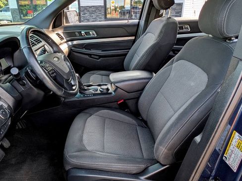 Used 2017 Ford Explorer XLT w/ Equipment Group 201A AWD/4WD image 5