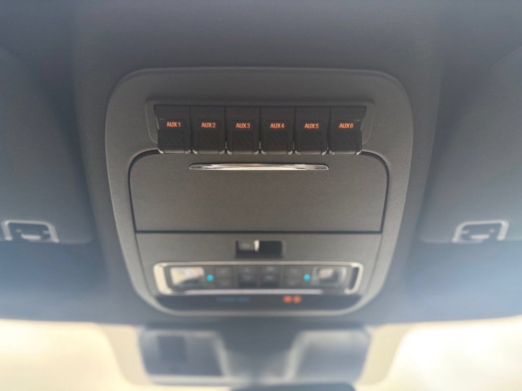 Used 2024 Ford F250 Platinum AWD/4WD image 37