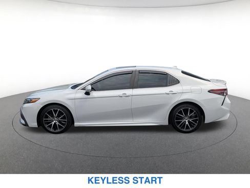 Used 2022 Toyota Camry SE w/ Cold Weather Package FWD image 10