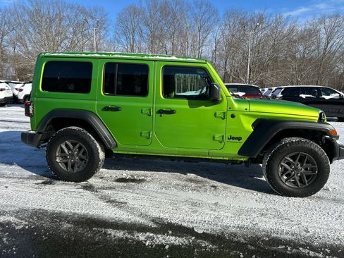 Used 2025 Jeep Wrangler Sport S image 6