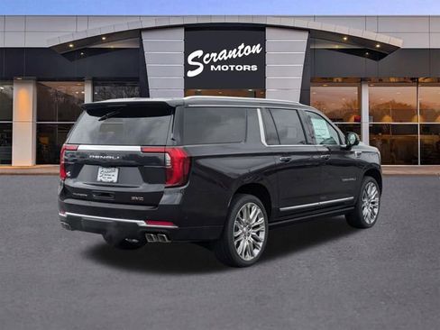 New 2026 GMC Yukon XL Denali w/ Denali Reserve Package image 5