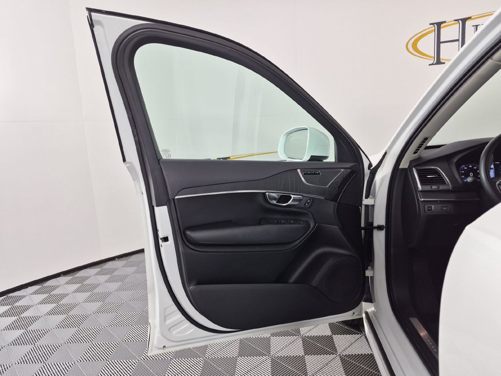 Used 2020 Volvo XC90 T5 Momentum w/ Protection Package Premier AWD/4WD image 13