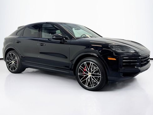 Used 2024 Porsche Cayenne S AWD/4WD image 3