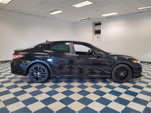 Used 2020 Toyota Camry SE image 9