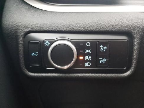 Used 2024 Ford Explorer XLT AWD/4WD image 25