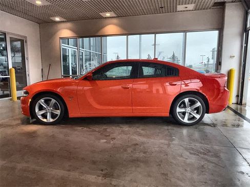 Used 2018 Dodge Charger R/T image 3
