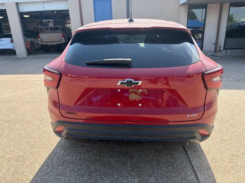 Used 2026 Chevrolet Trax RS FWD image 4