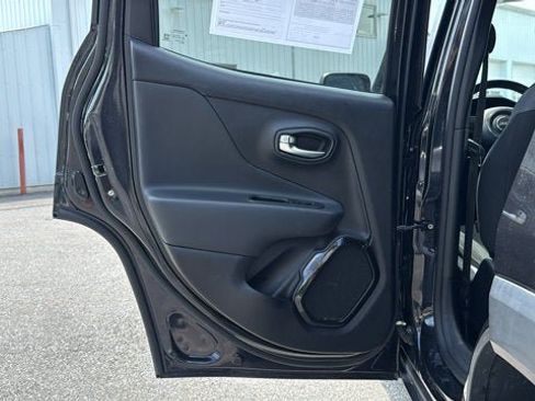 Used 2016 Jeep Renegade Latitude AWD/4WD image 24
