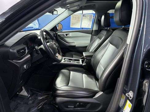 Used 2022 Ford Explorer XLT w/ Equipment Group 202A AWD/4WD image 26