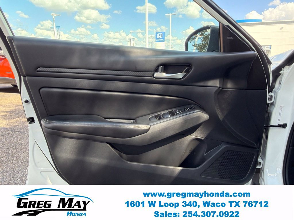 Used 2024 Nissan Altima 2.5 SV FWD image 21