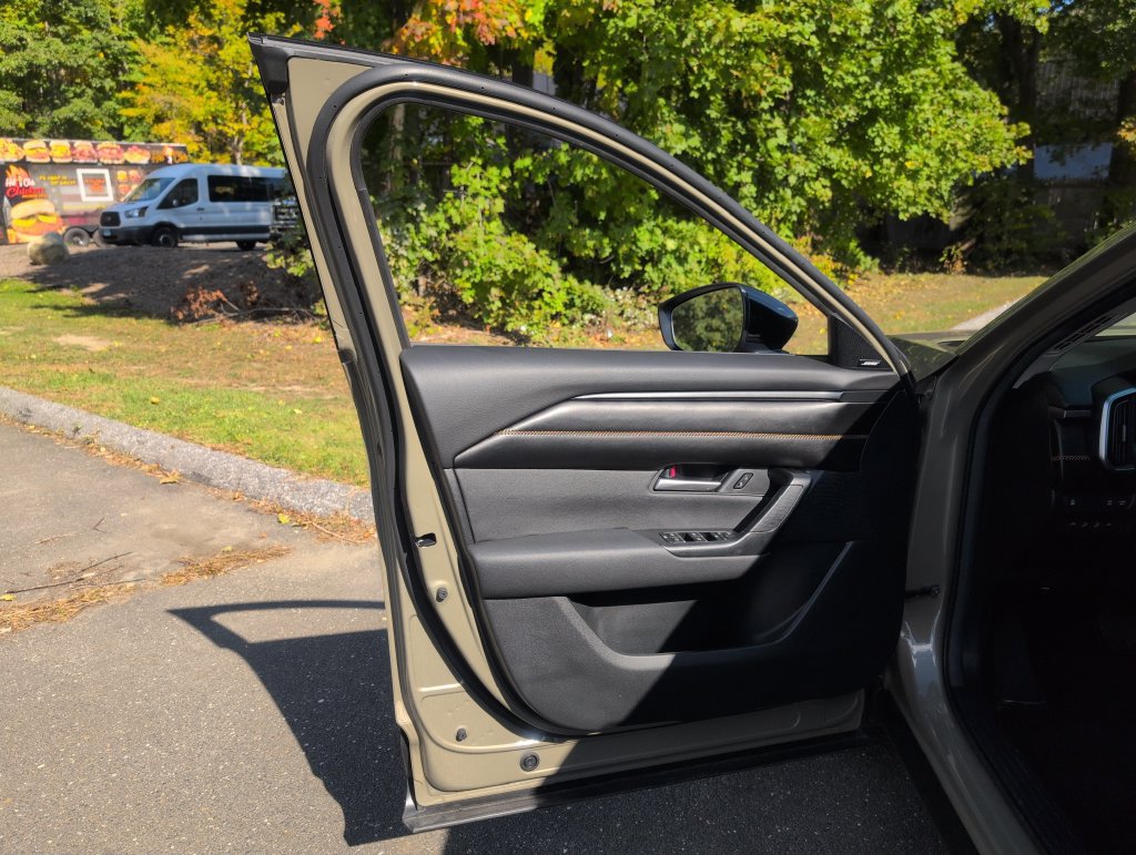 Used 2025 MAZDA CX-50 AWD 2.5 Turbo w/ Premium Pkg image 11