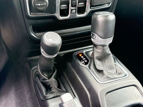 Used 2022 Jeep Wrangler Unlimited Sahara image 18