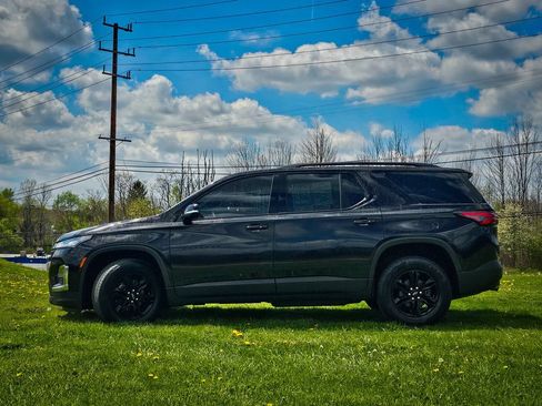 Used 2022 Chevrolet Traverse LT w/ Midnight/Sport Edition AWD/4WD image 6