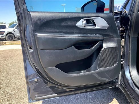 Used 2020 Chrysler Pacifica Touring w/ S Appearance Package FWD image 22