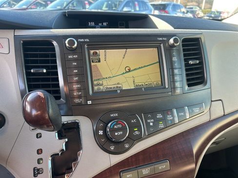 Used 2013 Toyota Sienna XLE image 14