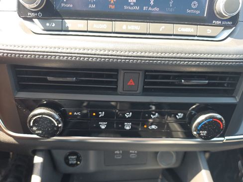 Used 2024 Nissan Rogue S FWD image 24