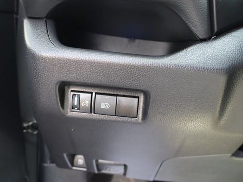 Used 2022 Toyota RAV4 XLE AWD/4WD image 15