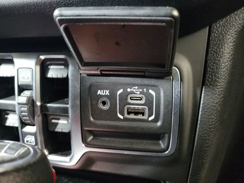 Used 2025 Jeep Wrangler Unlimited Sahara AWD/4WD image 22