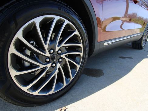 Used 2019 Lincoln Nautilus Reserve image 10