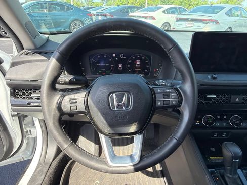 Used 2023 Honda Accord Touring image 14